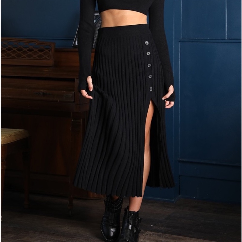 SALE! SET!Black Wrap Long Sleeve Crop Top & Matching Pleated High Rise Skirt Set - Picture 3 of 13